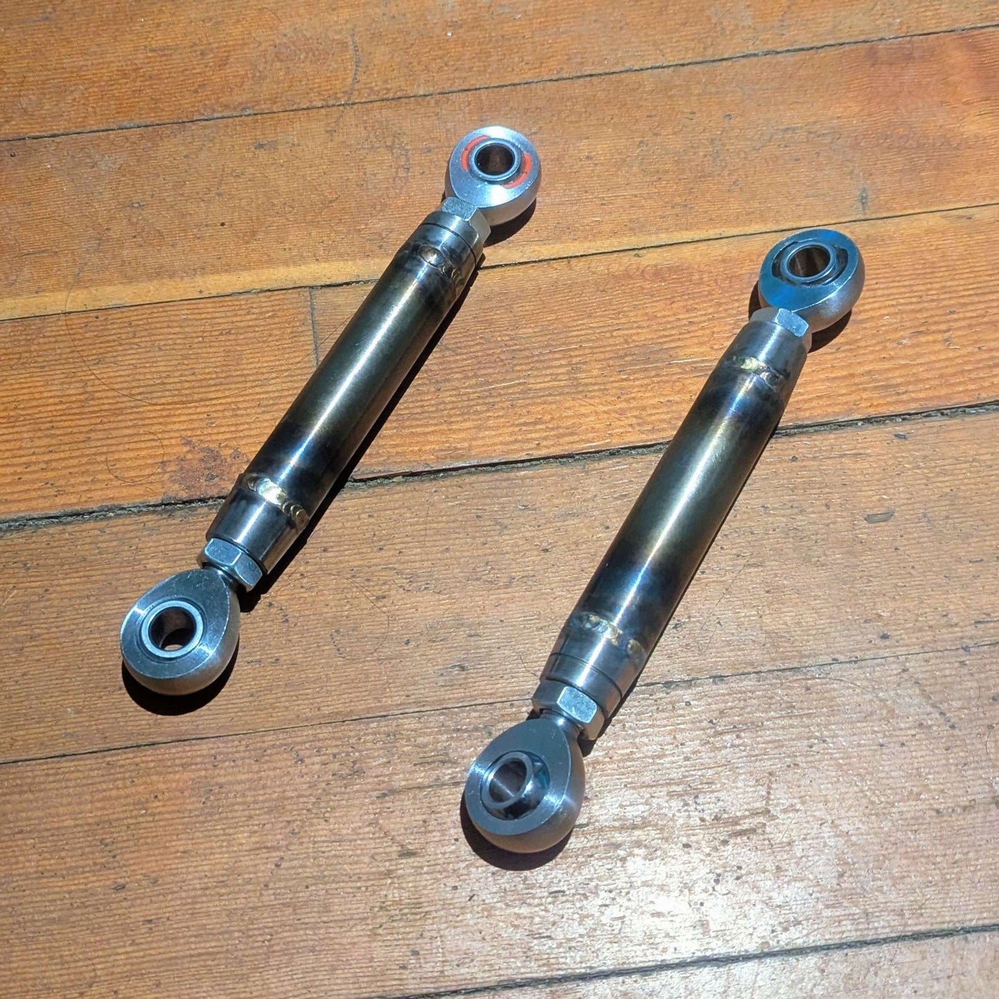 Chromoly drop links with extreme-duty Heim joints for lifted VW Touareg 7L, Audi Q7, Porsche Cayenne